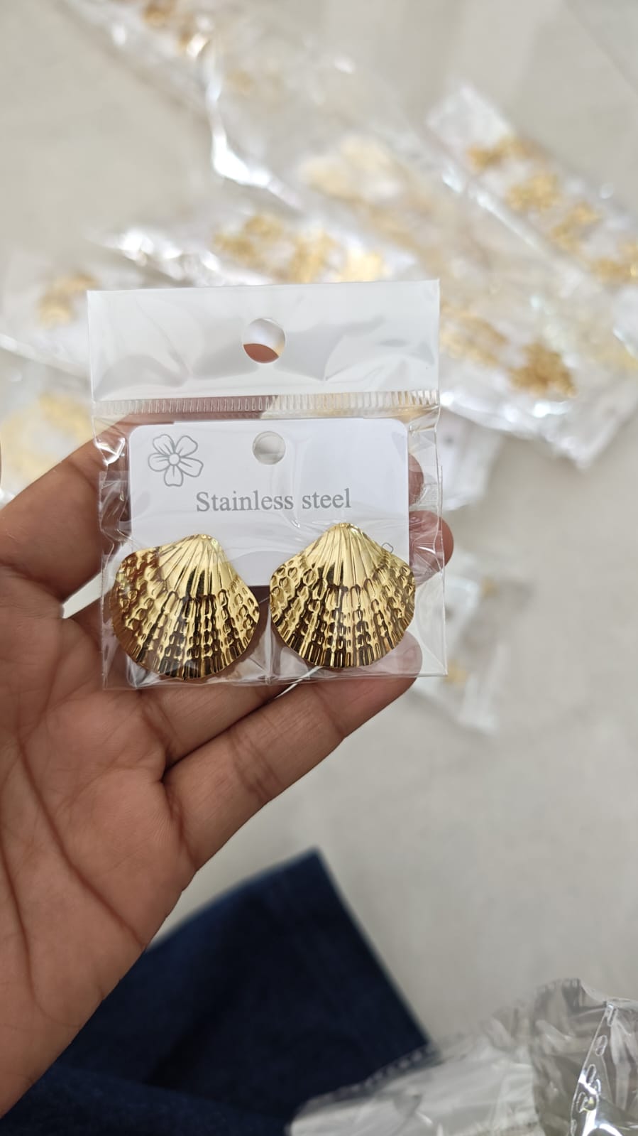 Anti tarnish erring