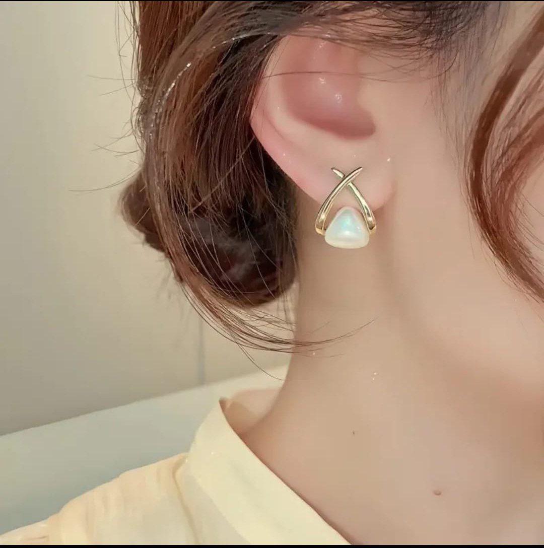 Korean Pearl Twist Stud Earring