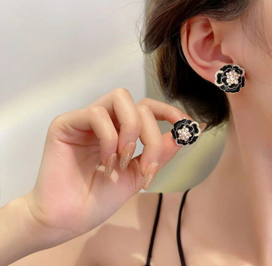 Black Floral Pearl Stud Earrings