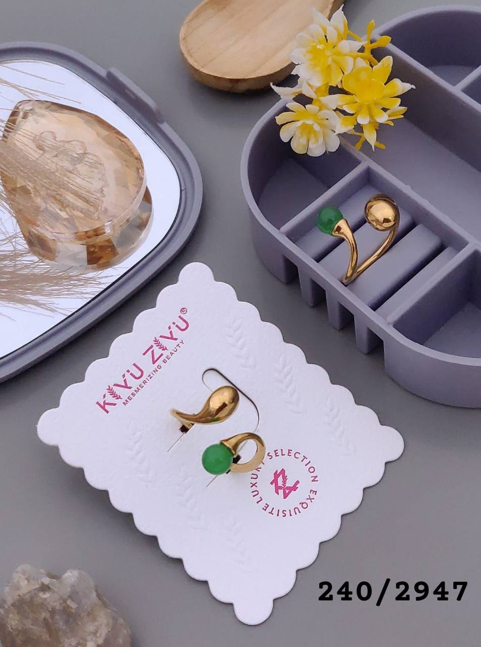 Kiyu Ziyu green stone accent Ring