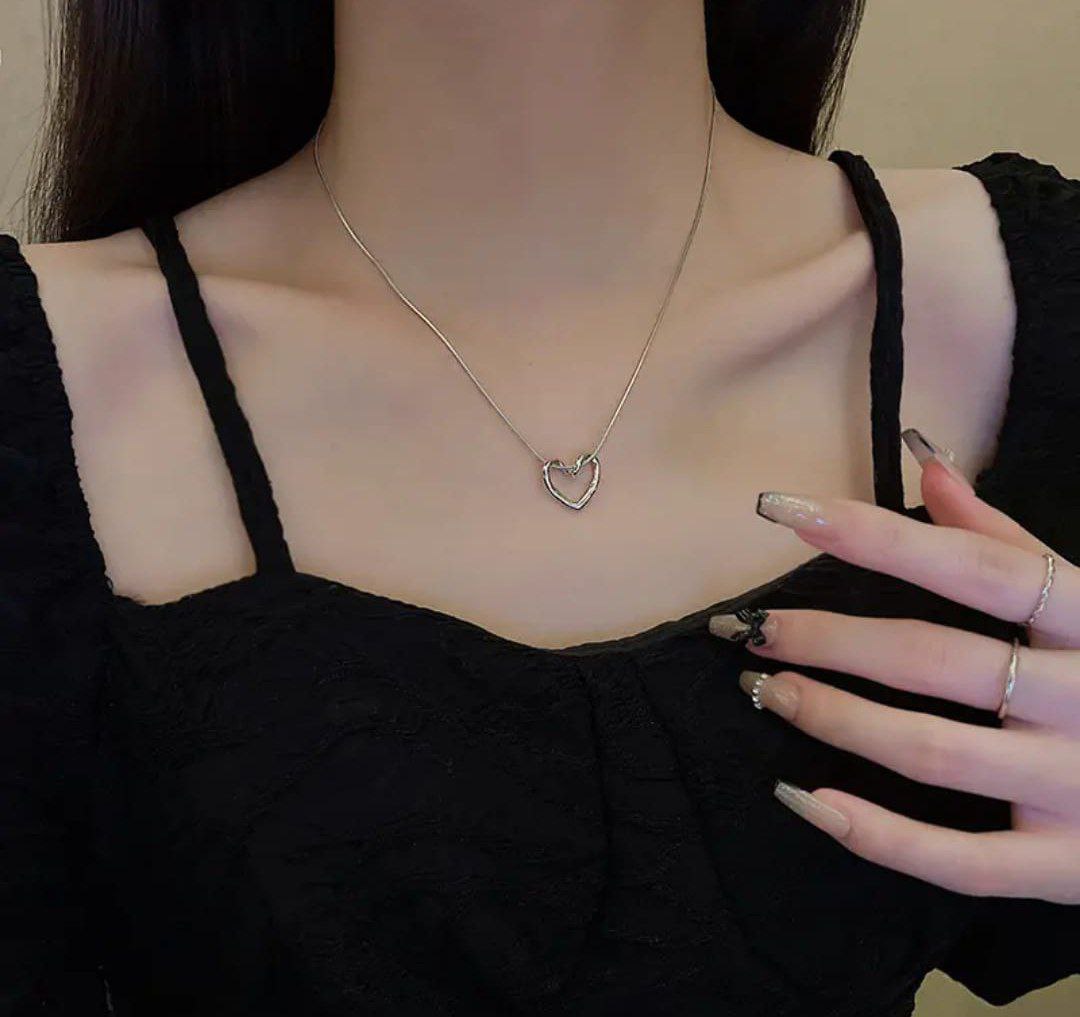 Silver heart-shaped pendant Necklace