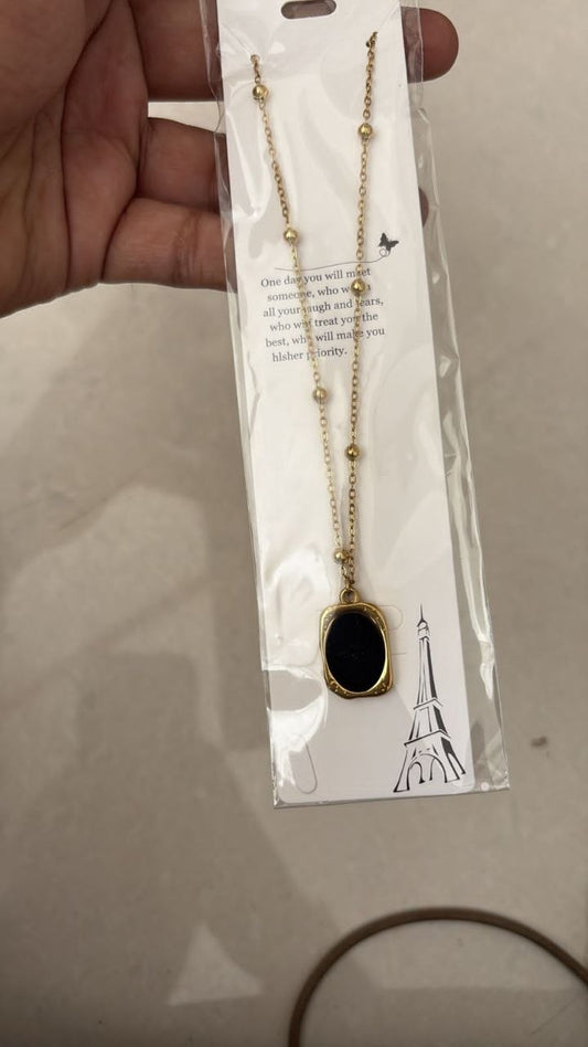 Anti Tarnish Black Stone Pendant Necklace – Gold Beaded Chain Design