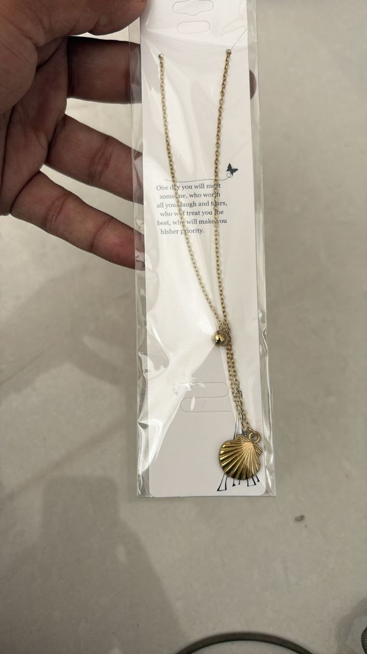 Anti Tarnish Shell Pendant Necklace – Gold Adjustable Chain Design