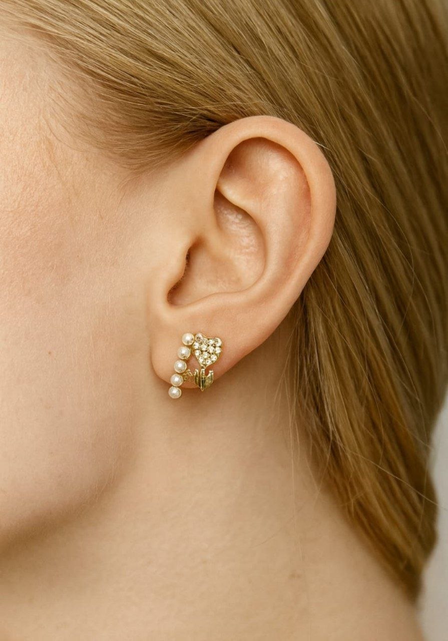 Korean Style Floral Pearl Stud Earrings – Gold Elegant Design