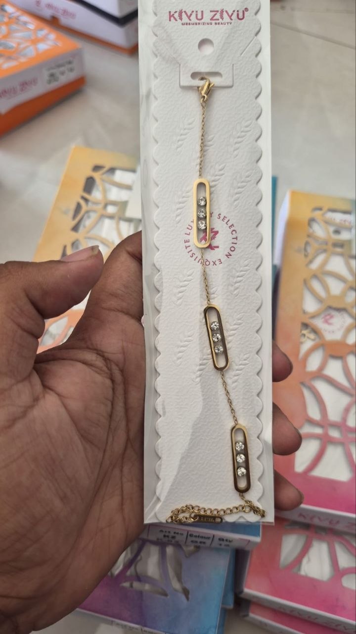 Kiyu Ziyu Crystal Link Chain Bracelet