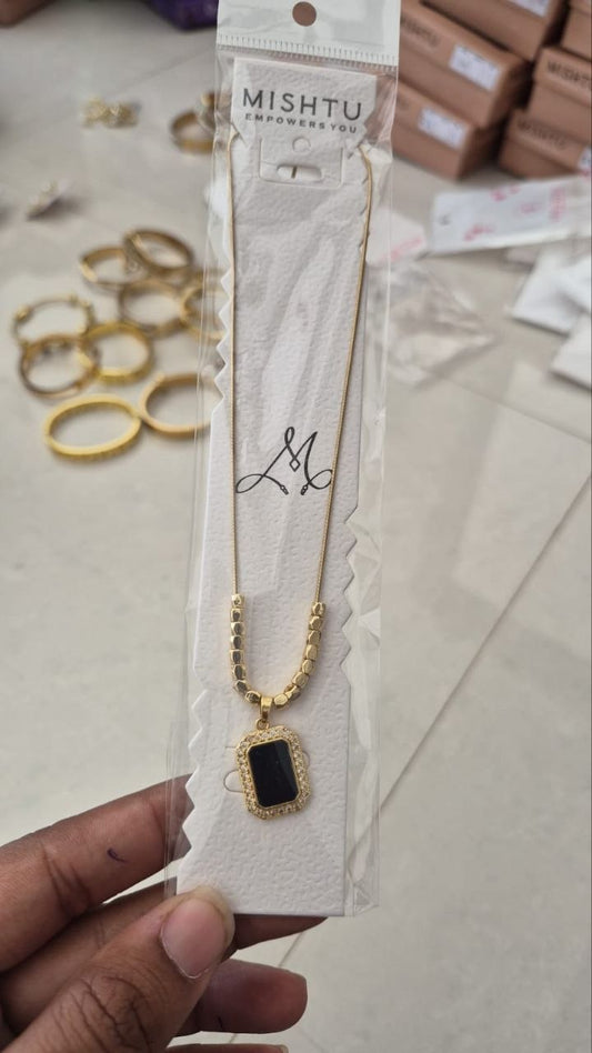 Elegant Anti Tarnish Black Stone Pendant Necklace for Women