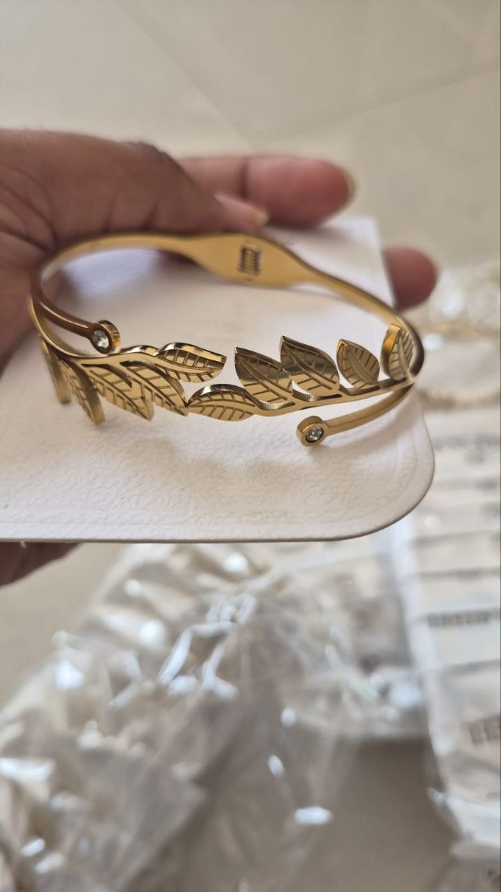 Anti Tarnish Golden Leaf Wine Bracelet