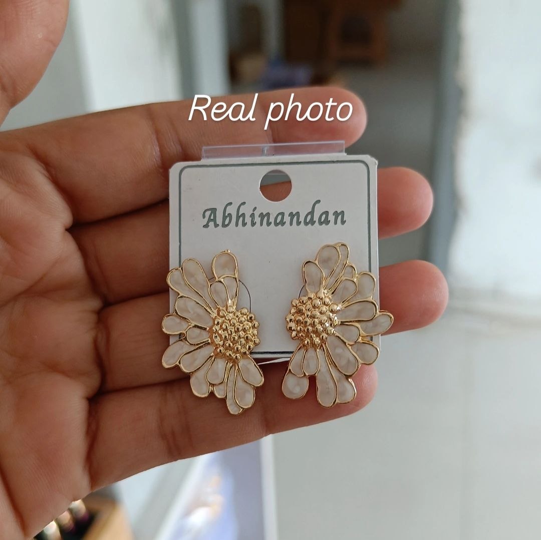 Korean Half Daisy Flower Small Earring