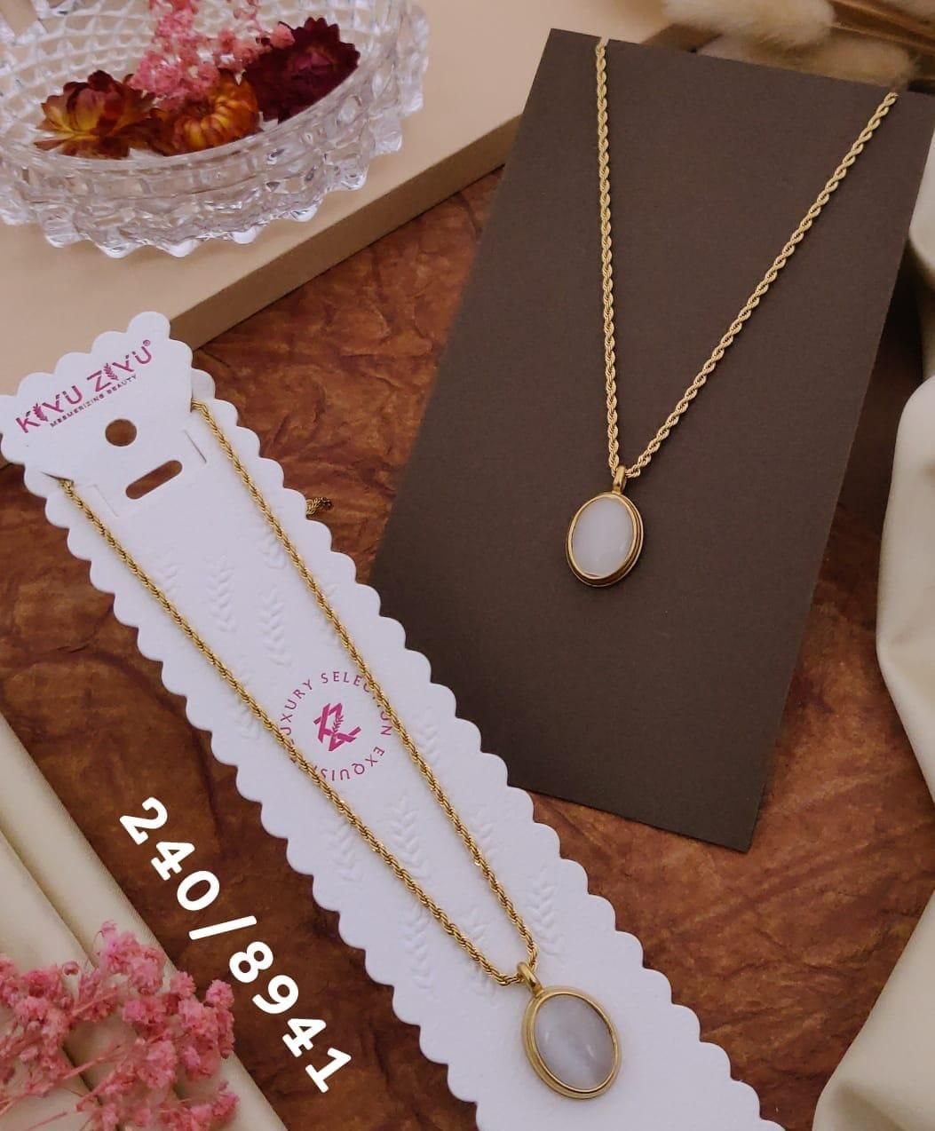 Kiyu Ziyu Oval White Necklece