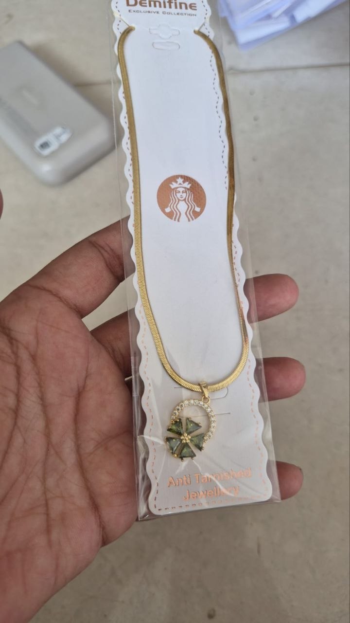 Anti tarnish green pendent neckless