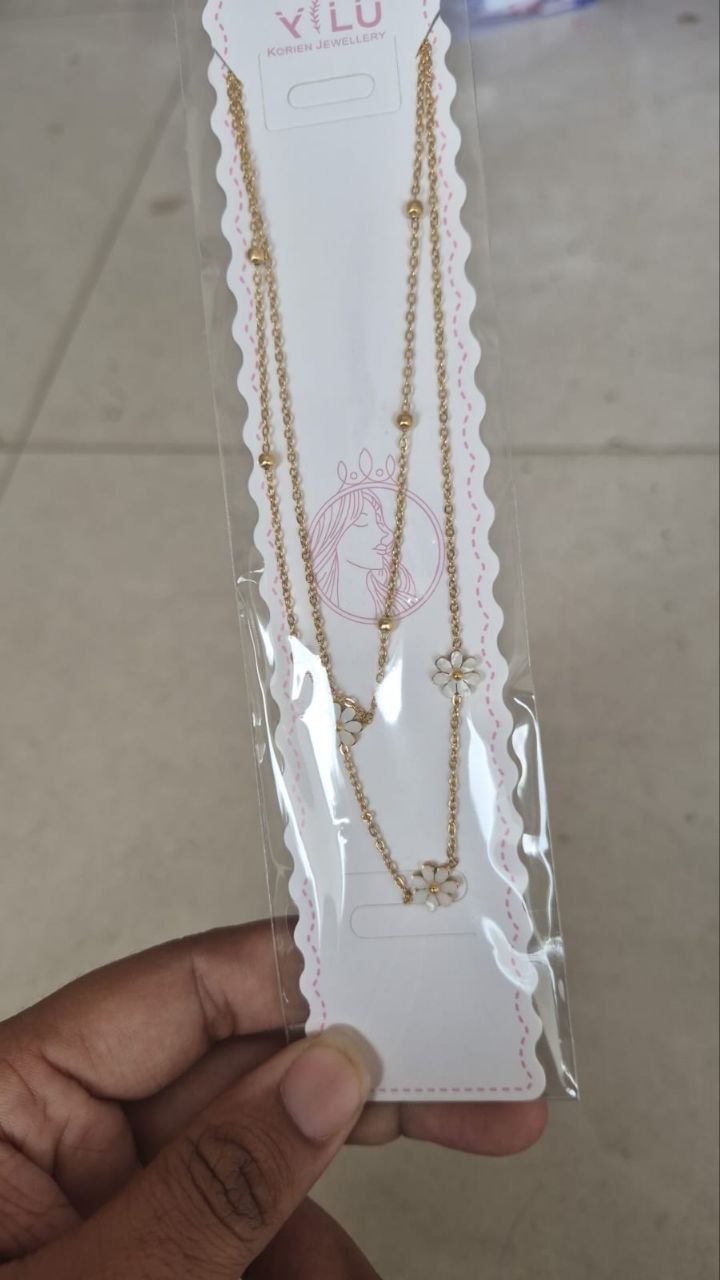 Anti tarnish two layer flower neckless