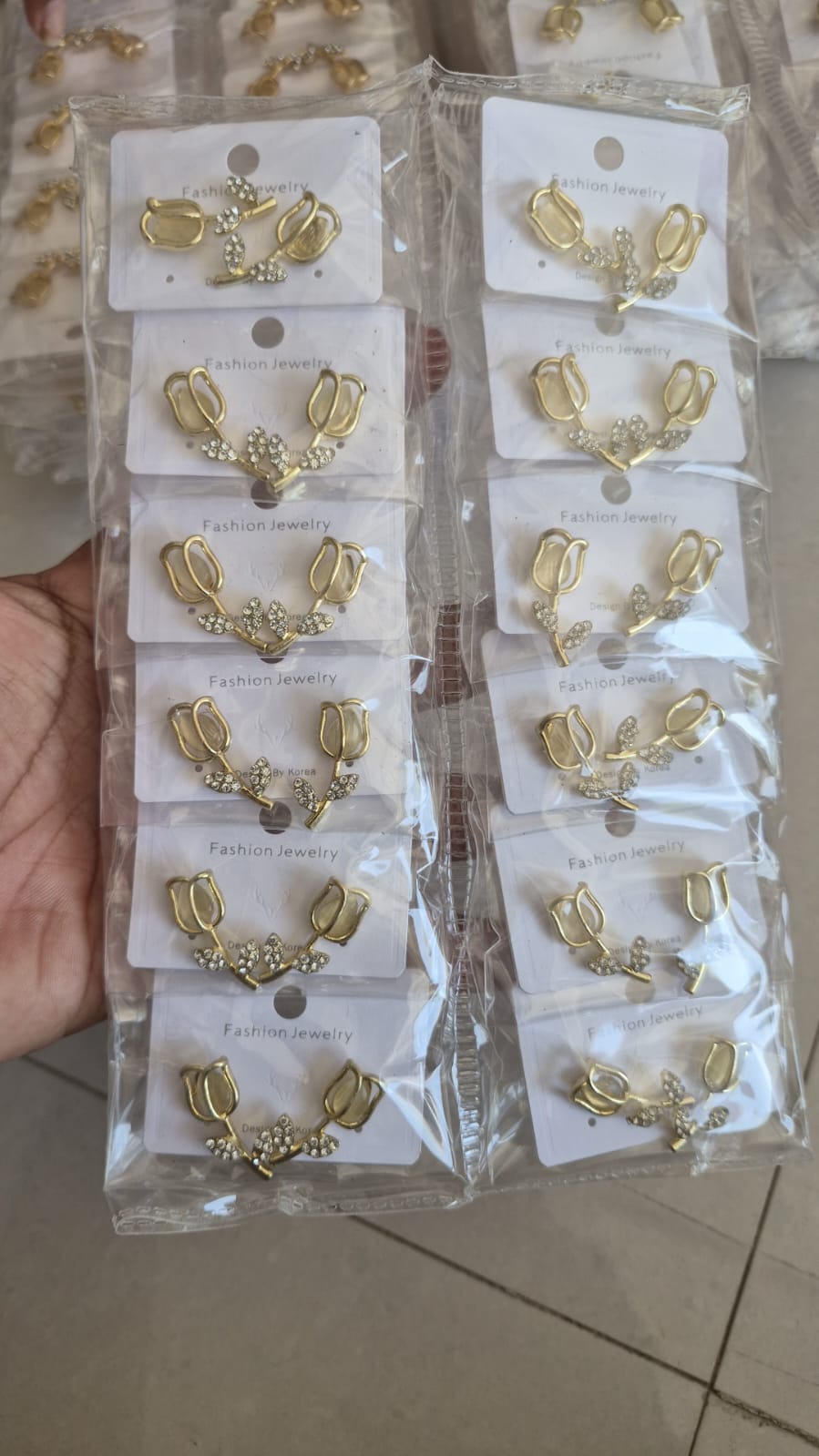 Monalisa golden rose with diamond leaf