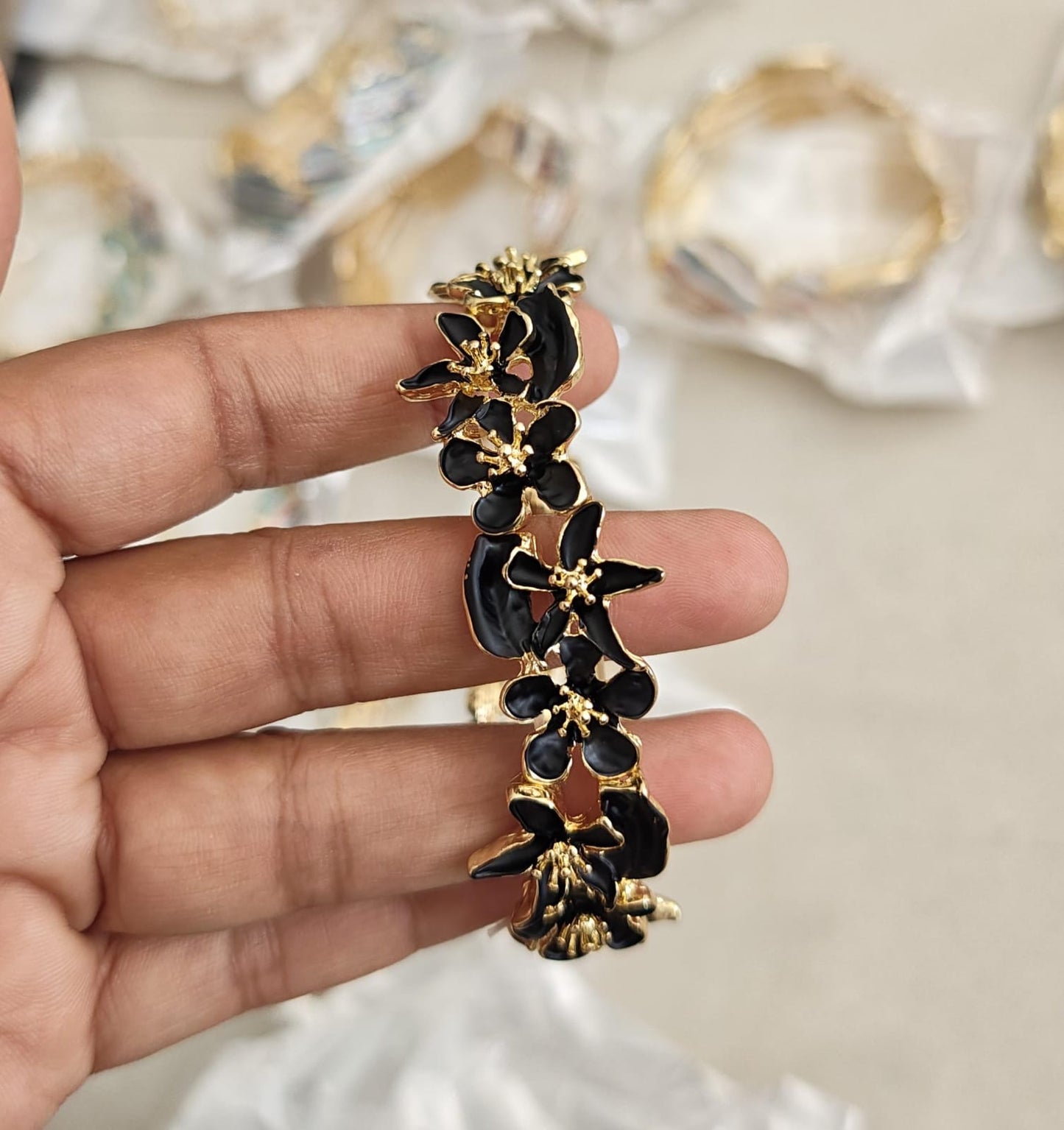 Stretchable enamel floral bracelet regular size
