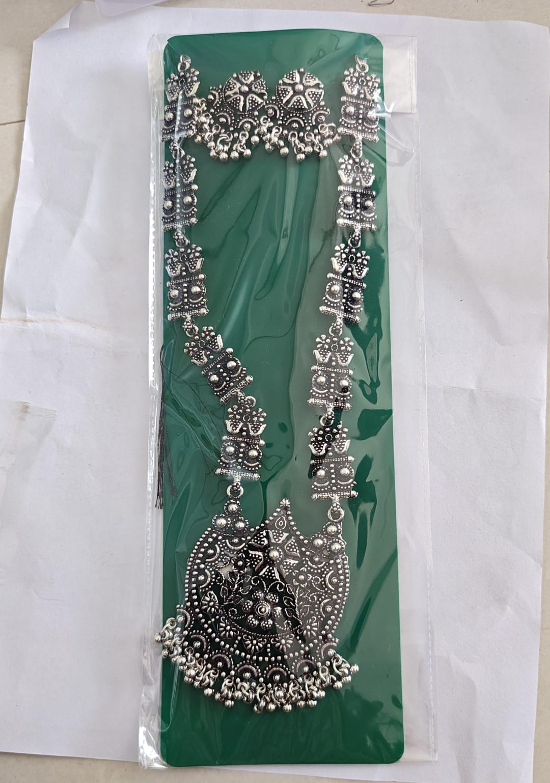Oxodised long nacklase earrings set
