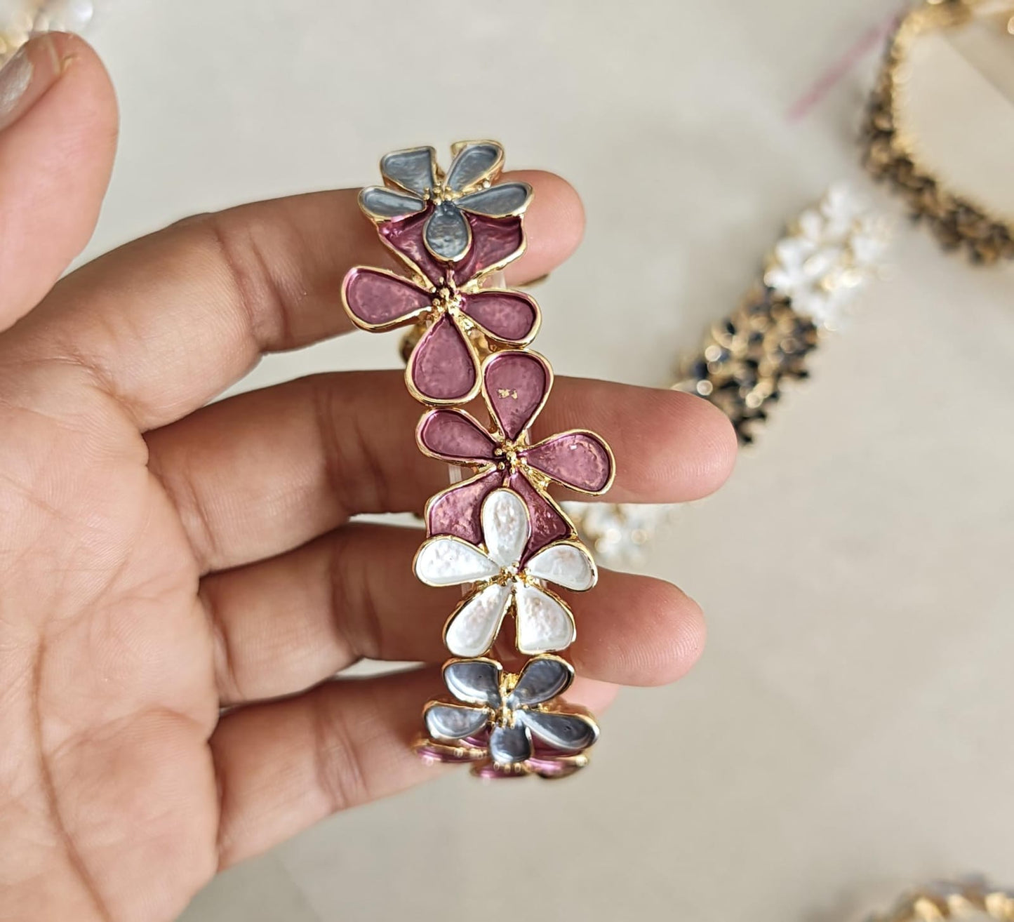 Stretchable enamel floral bracelet regular size