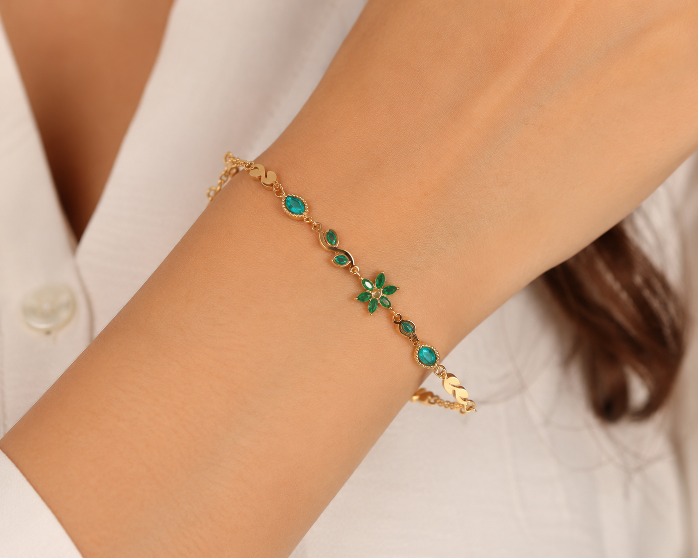 Anti tarnish green stone flower chain bracelet