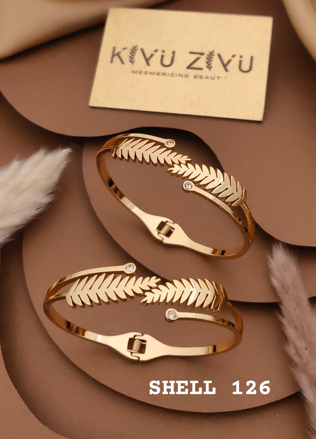 Leaf design and a sparkling crystal accent kiyu ziyu anti tarnished regular size bracelet