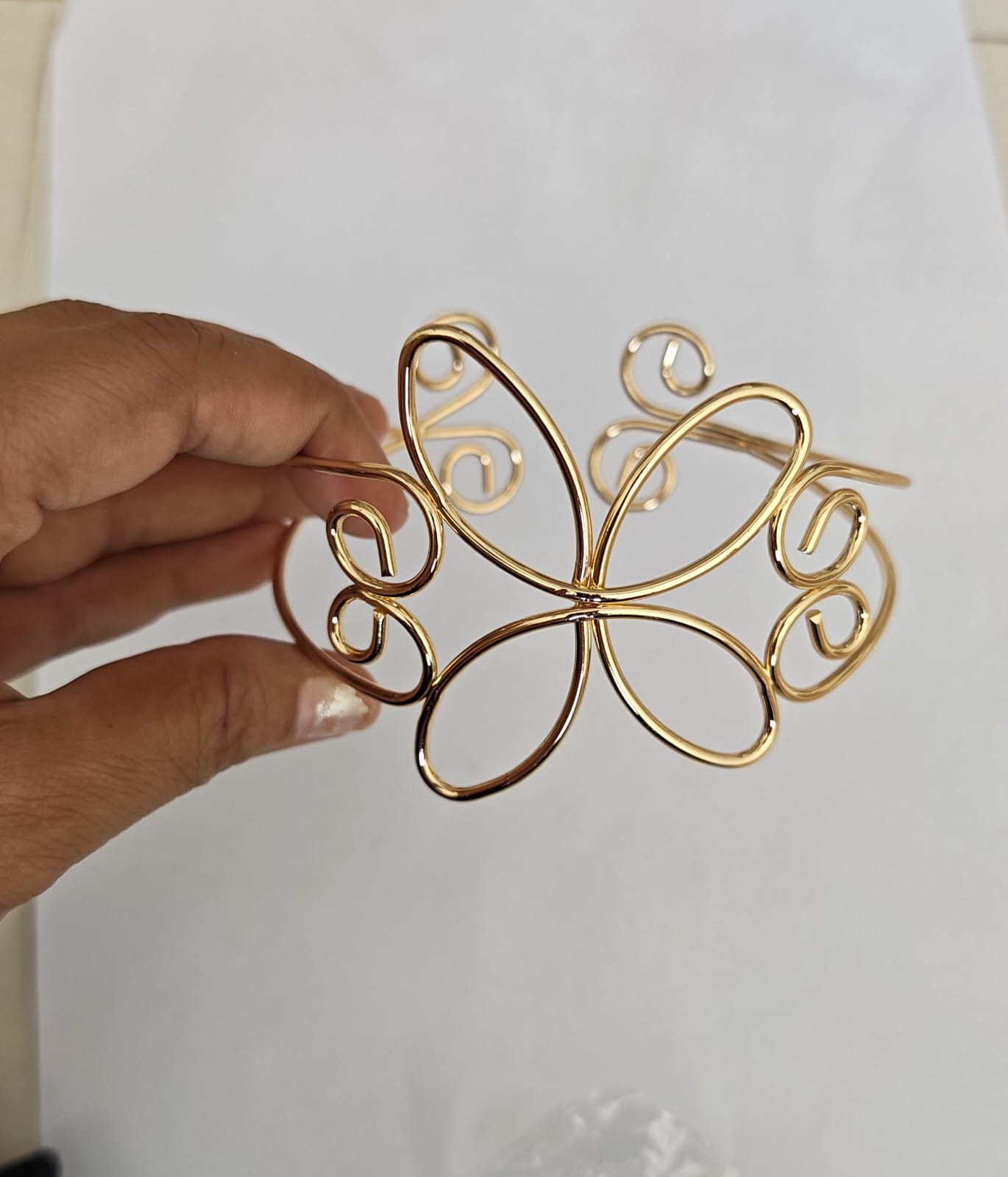 gold-toned floral-inspired loop pattern wire cuff bracelet