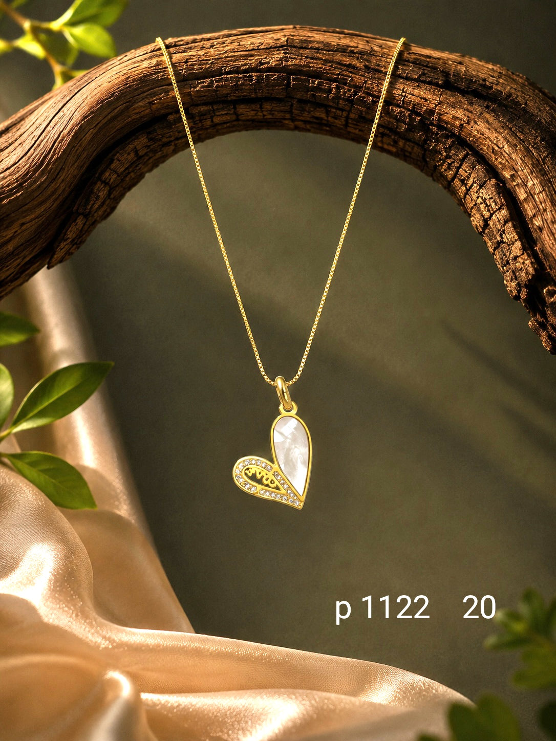 Anti tarnish white heart and Diamond nacklase