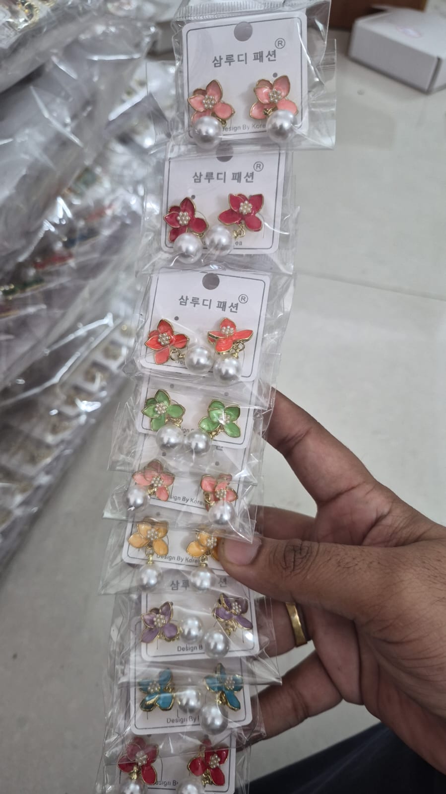 Pearl drops flower earring