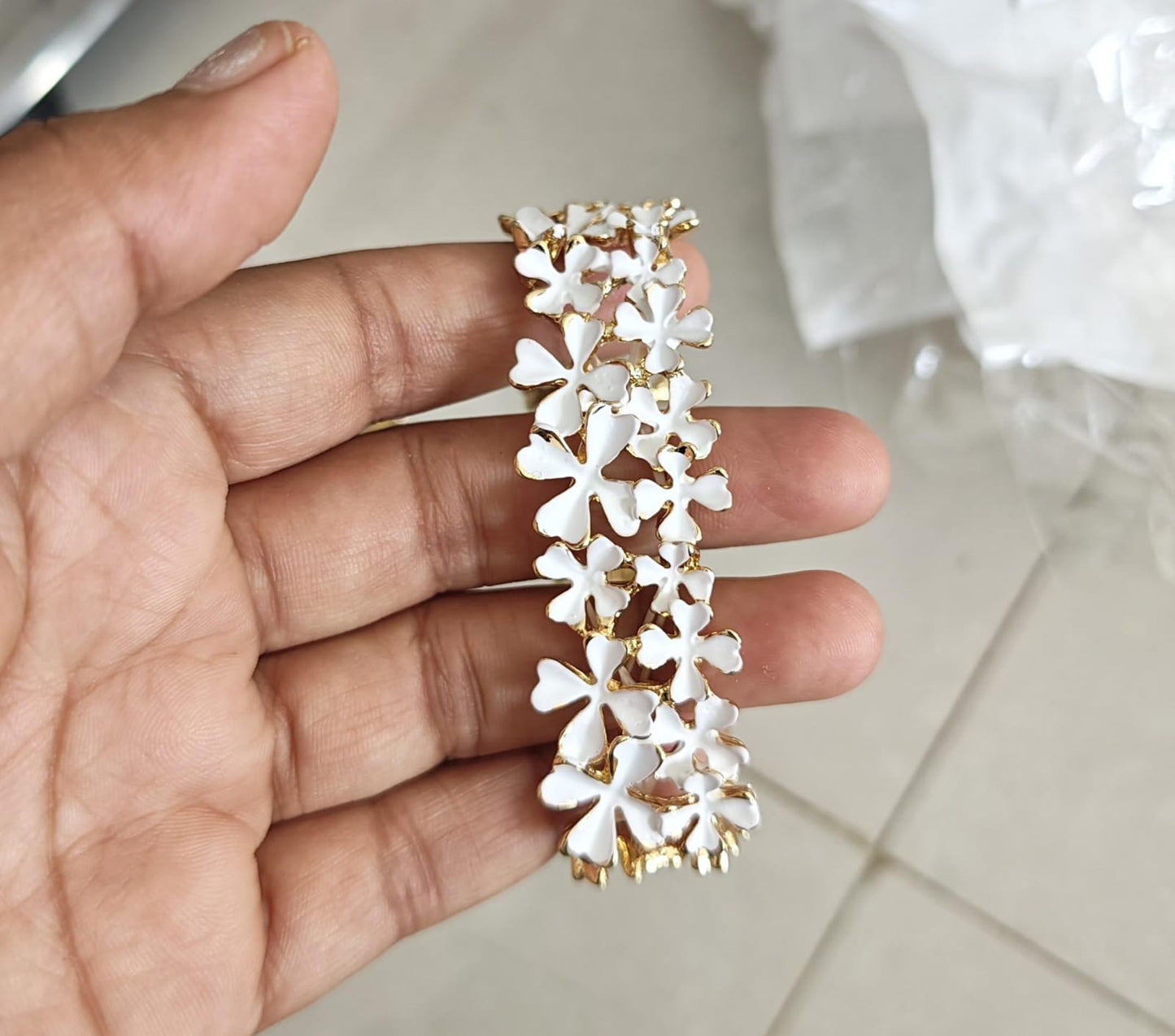 Stretchable enamel floral bracelet regular size