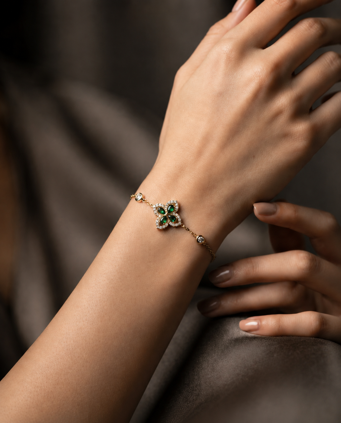Clover Diamond & Green Stones Chain Bracelet anti tarnished