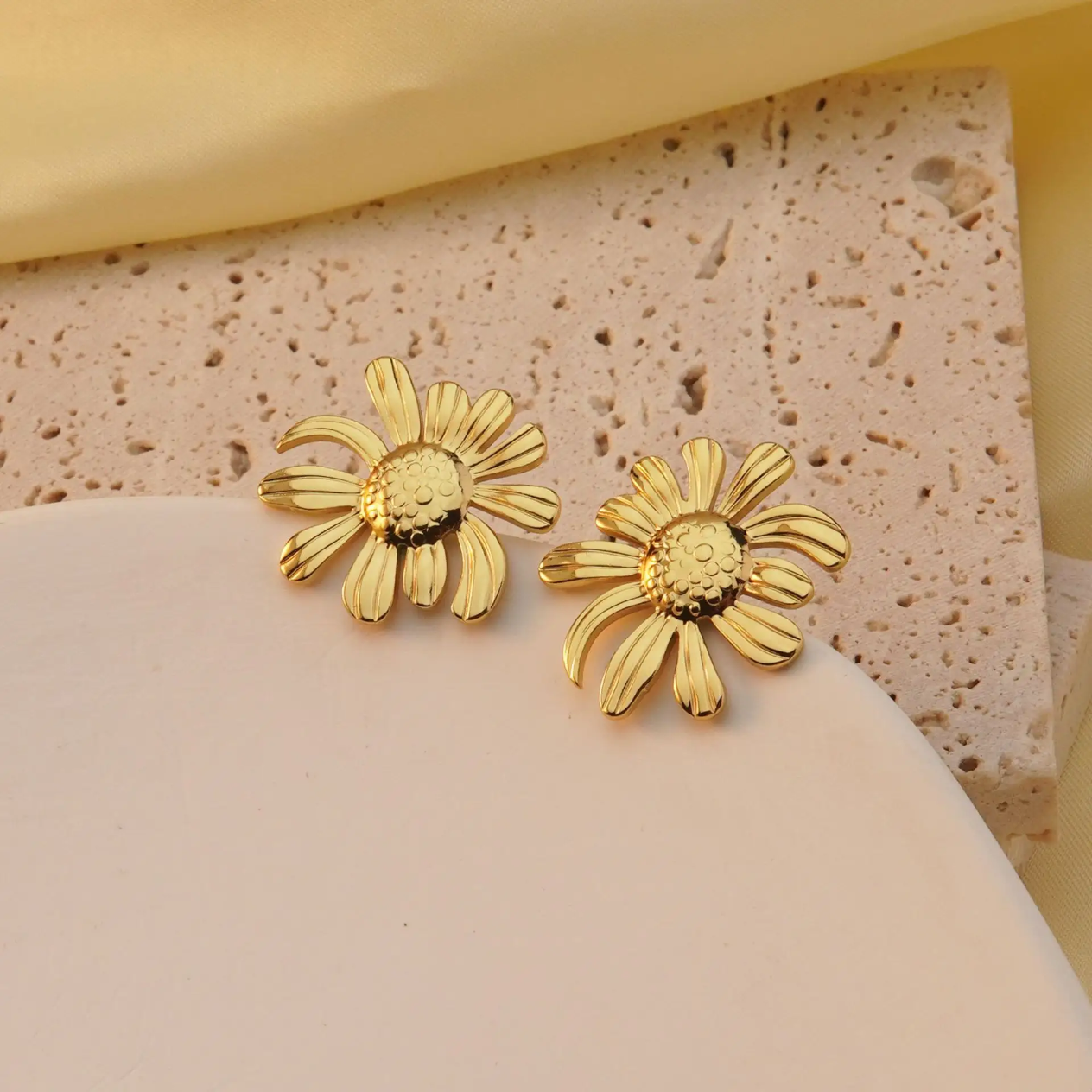 Anti tarnish sunflower erring