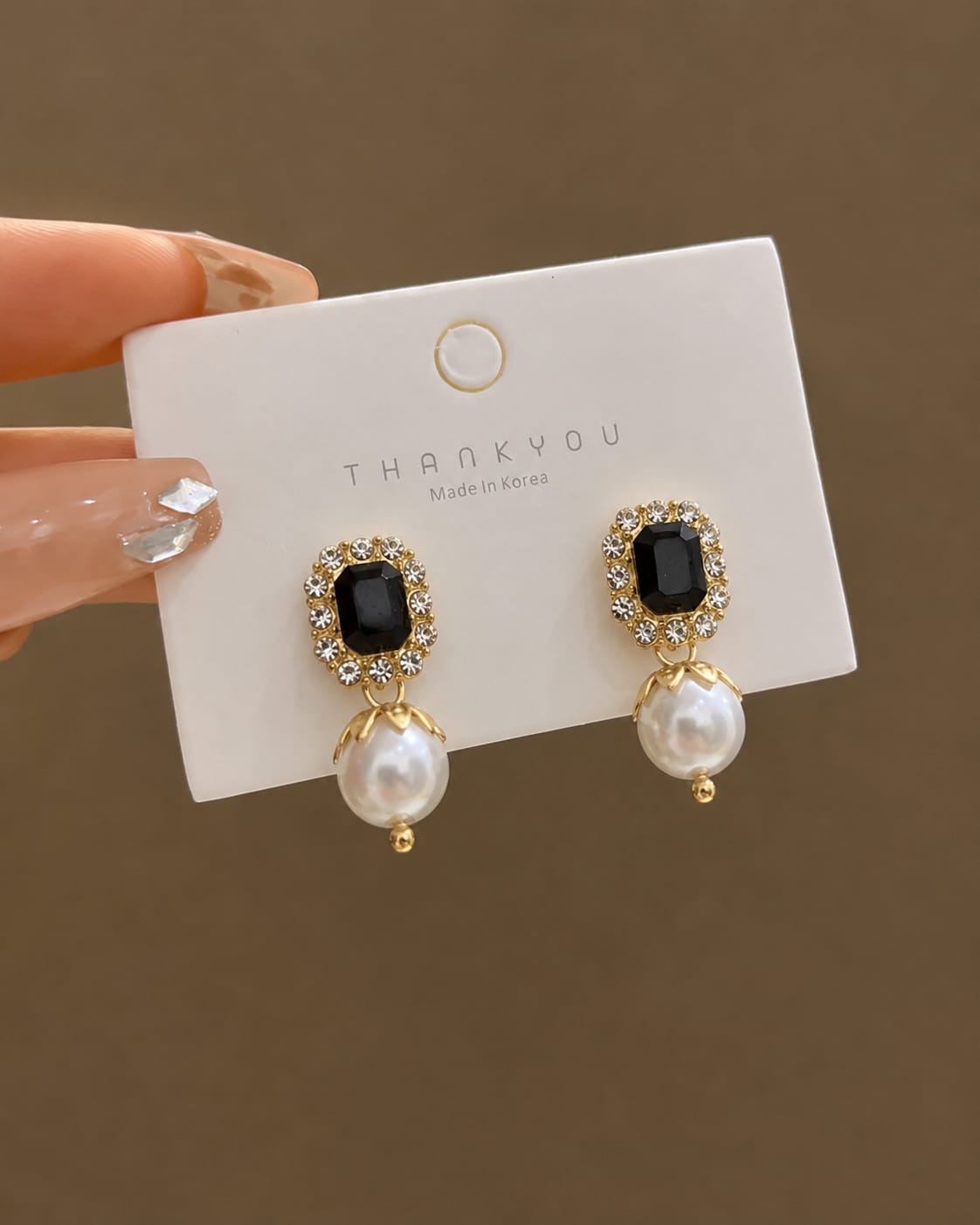 pearls drop earrings featuring a black center stone