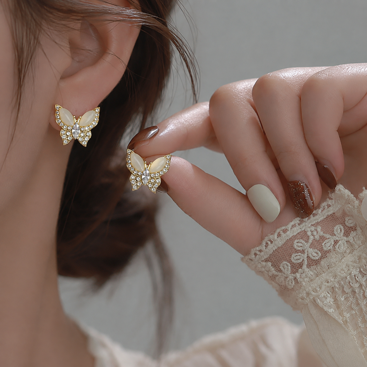 Crystal Butterfly Stud Earrings – Ivory Gold ✨