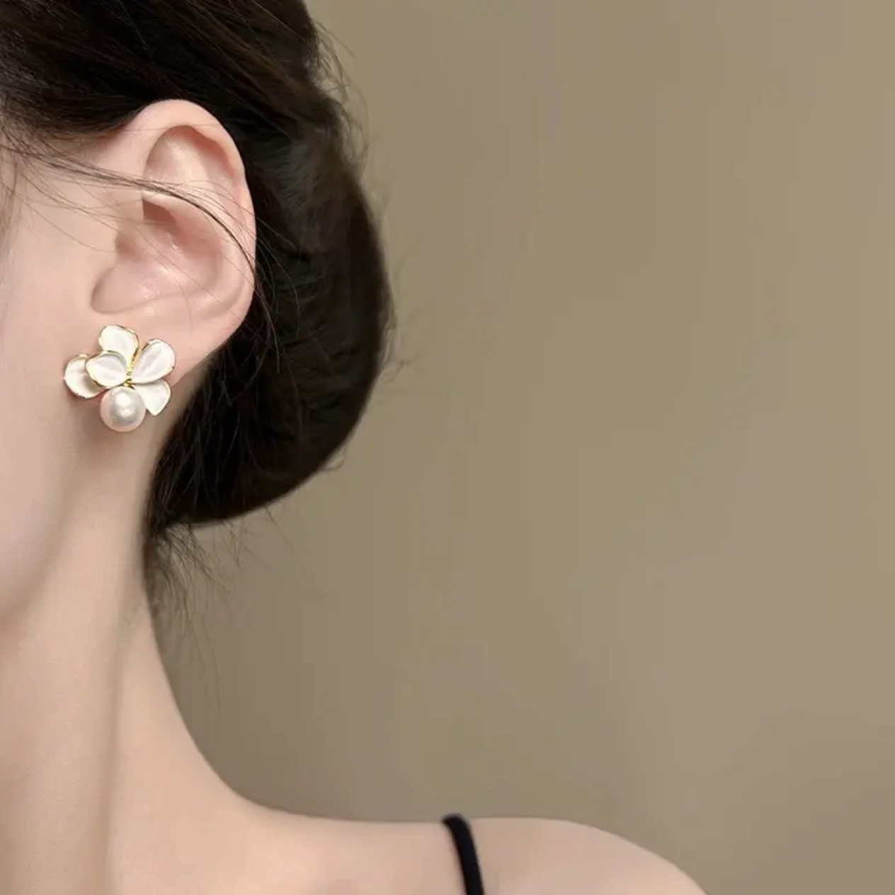 White faux pearl accent Korean flower earrings