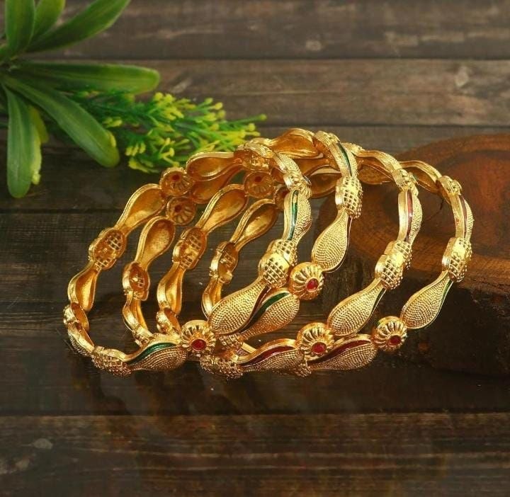 Gold Plated Traditional bangles (Pack Of 4)
M