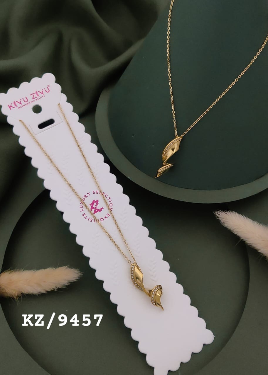 Anti tarnish Golden Leaf Twist Pendant Necklace