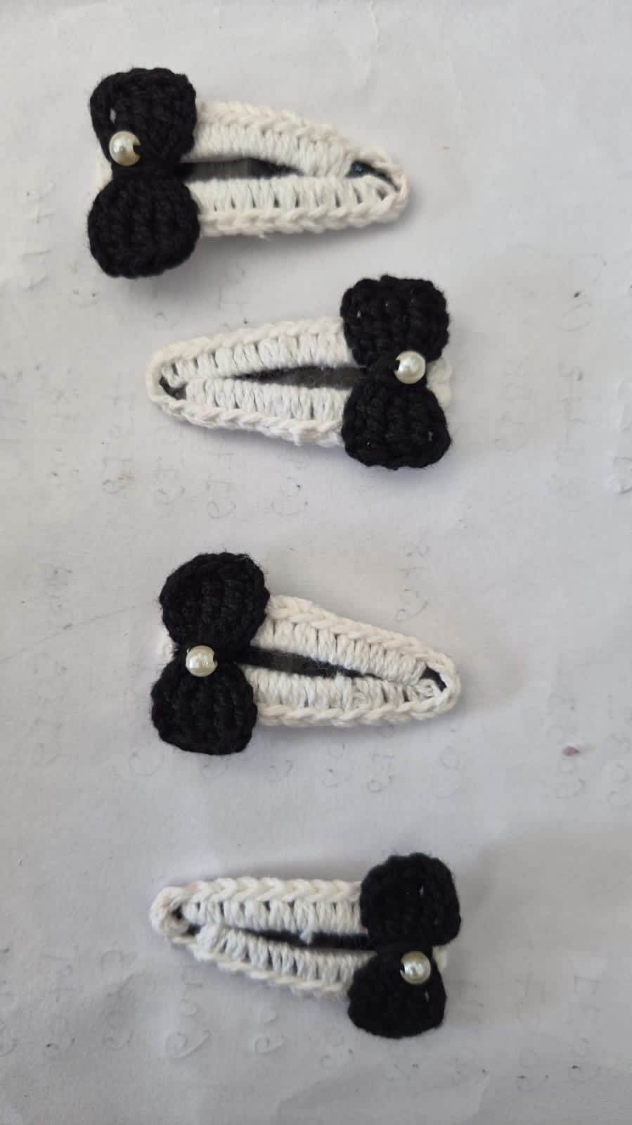 Black & White Bow Pearl Crochet Clips – Set of 4
