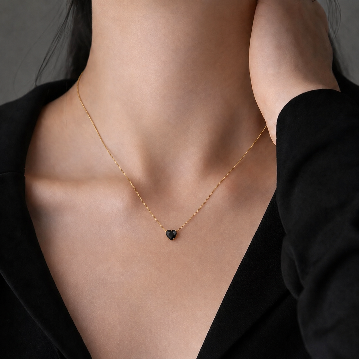 Anti tarnished black heart necklace
