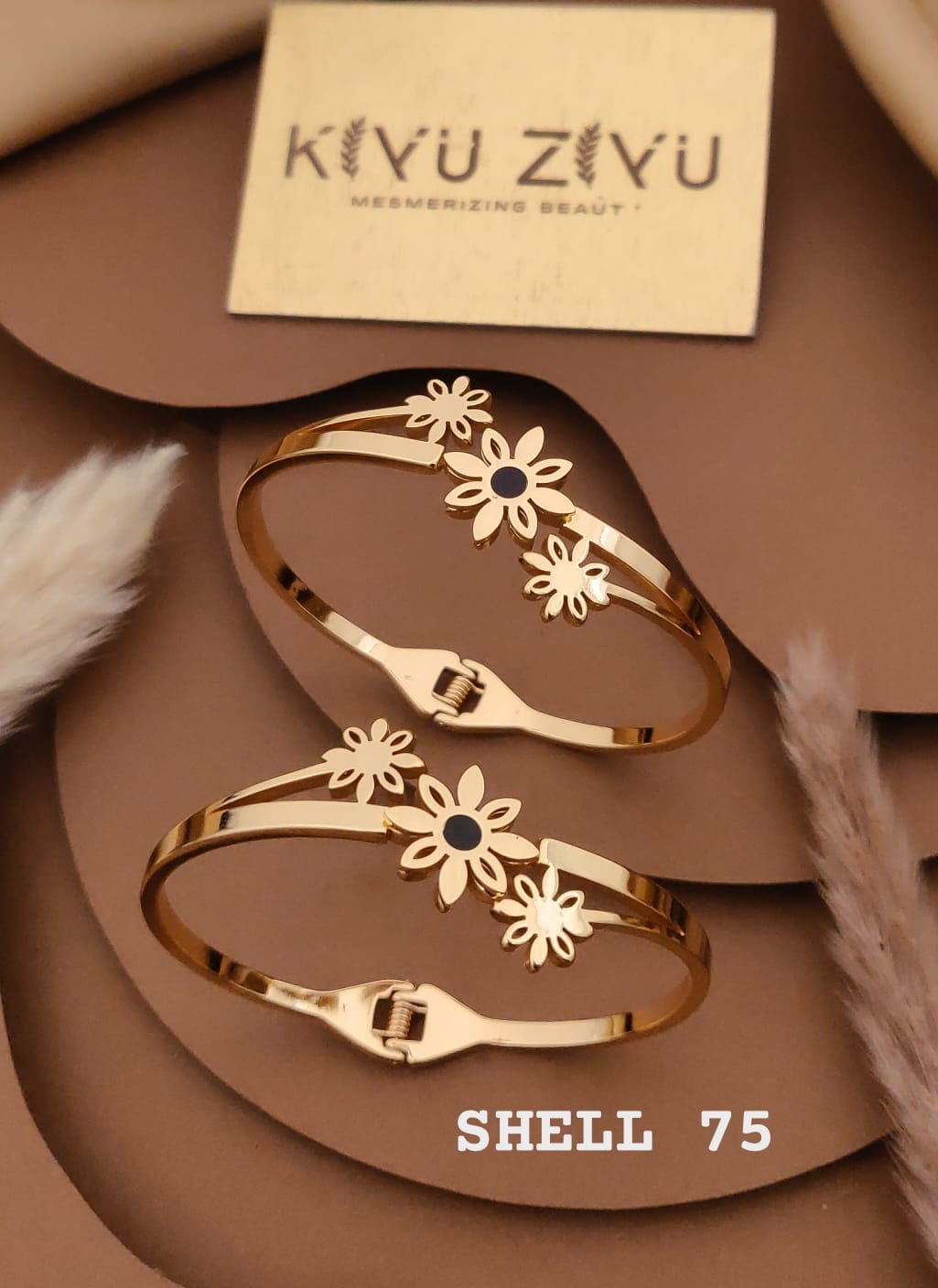 Triple daisy flower design regular size bracelet anti tarnished