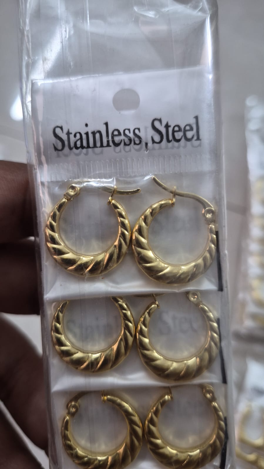 Anti tarnished croissant-style dome hoop earring
