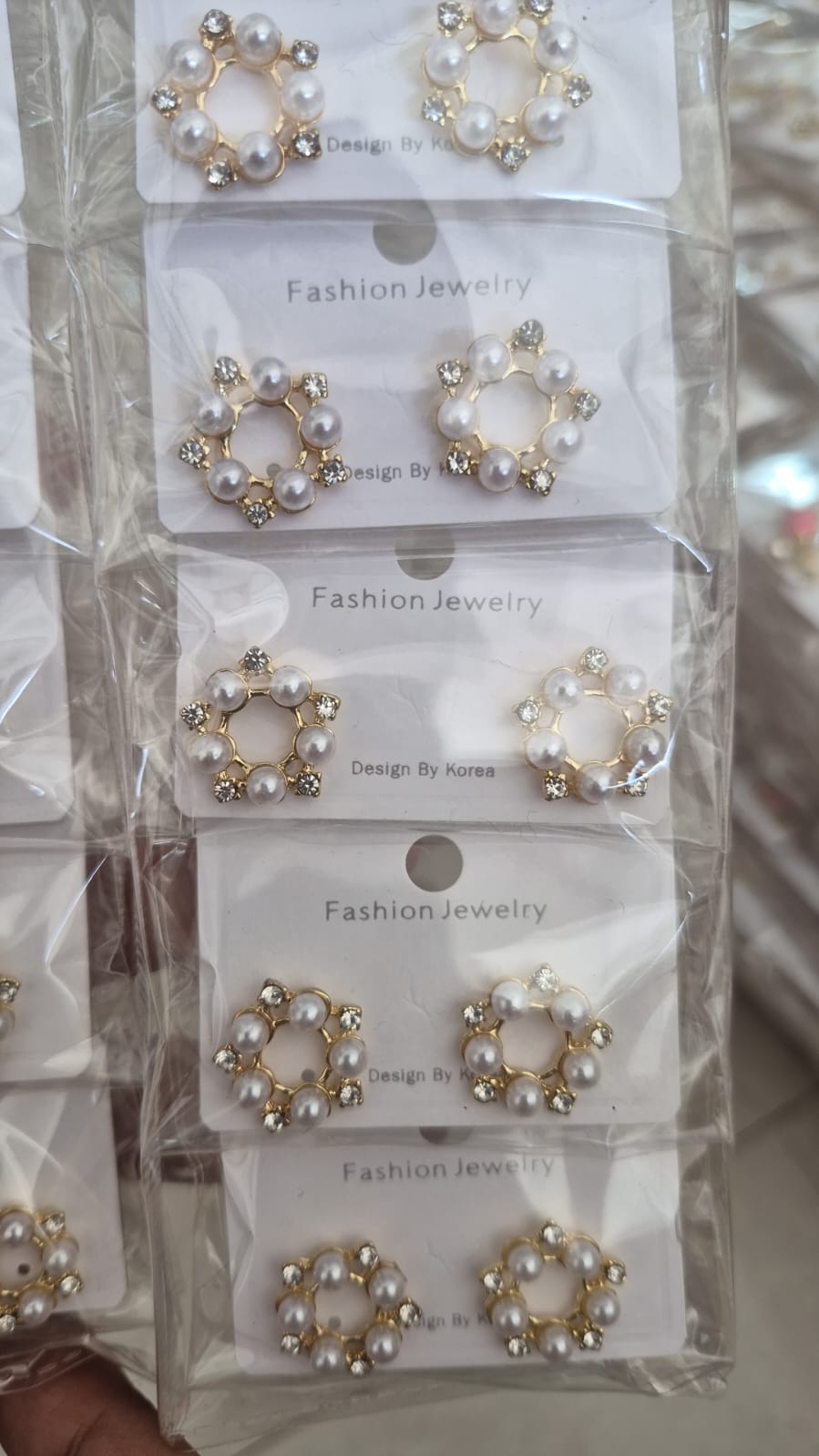 Pearl and diamond round shape
