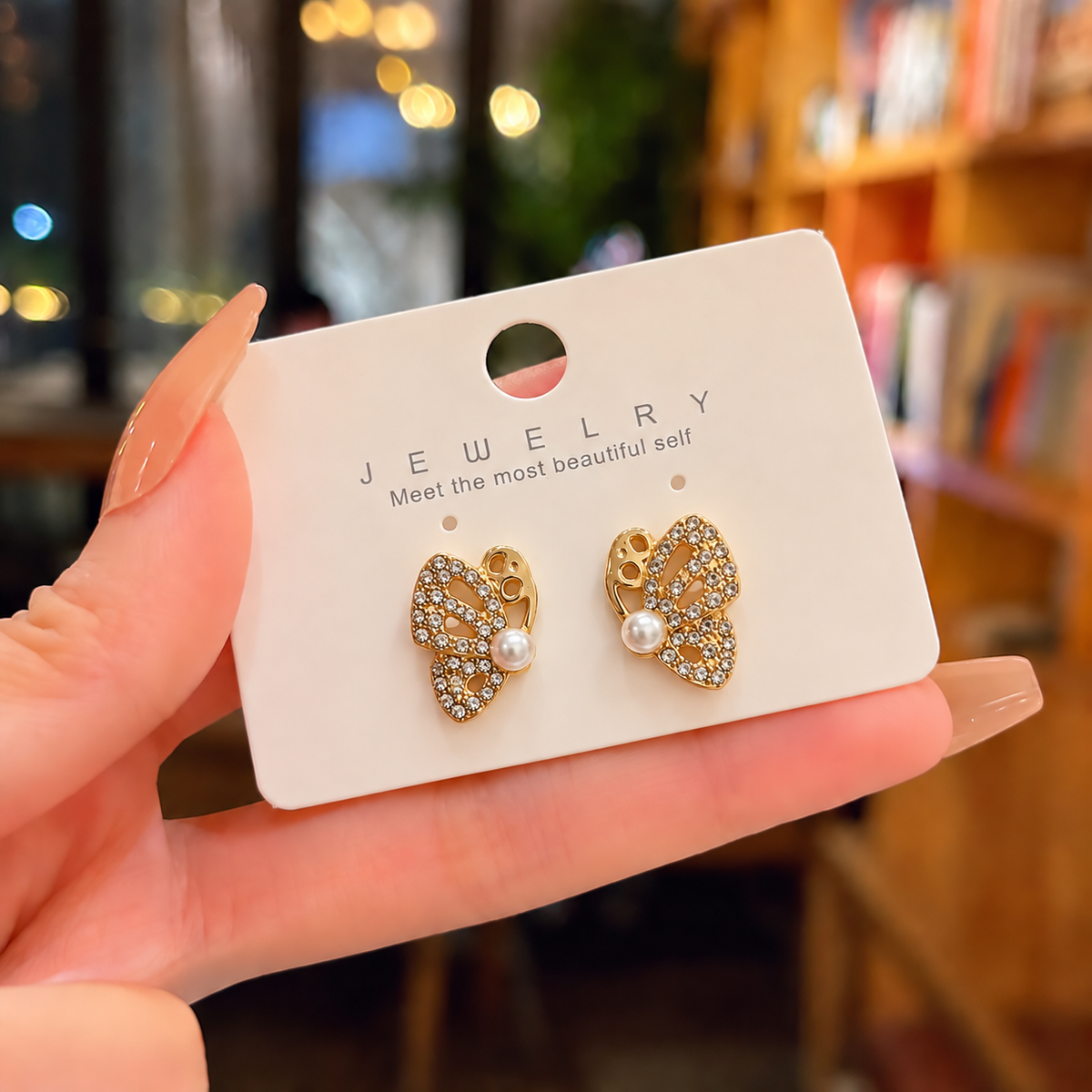 Butterfly wing shape with openwork detailing stud earring
