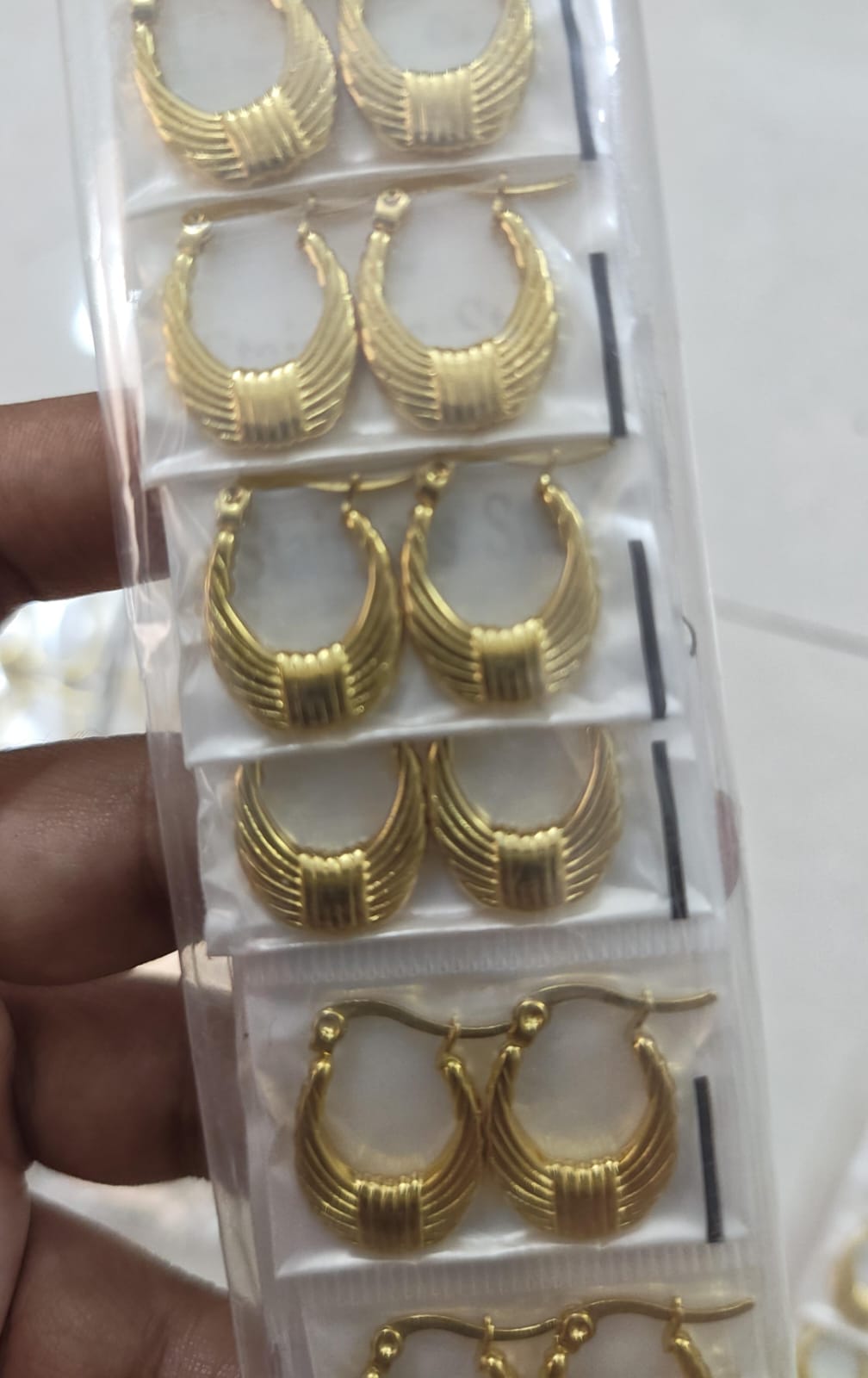 Anti tarnished chunky gold-plated hoop earring