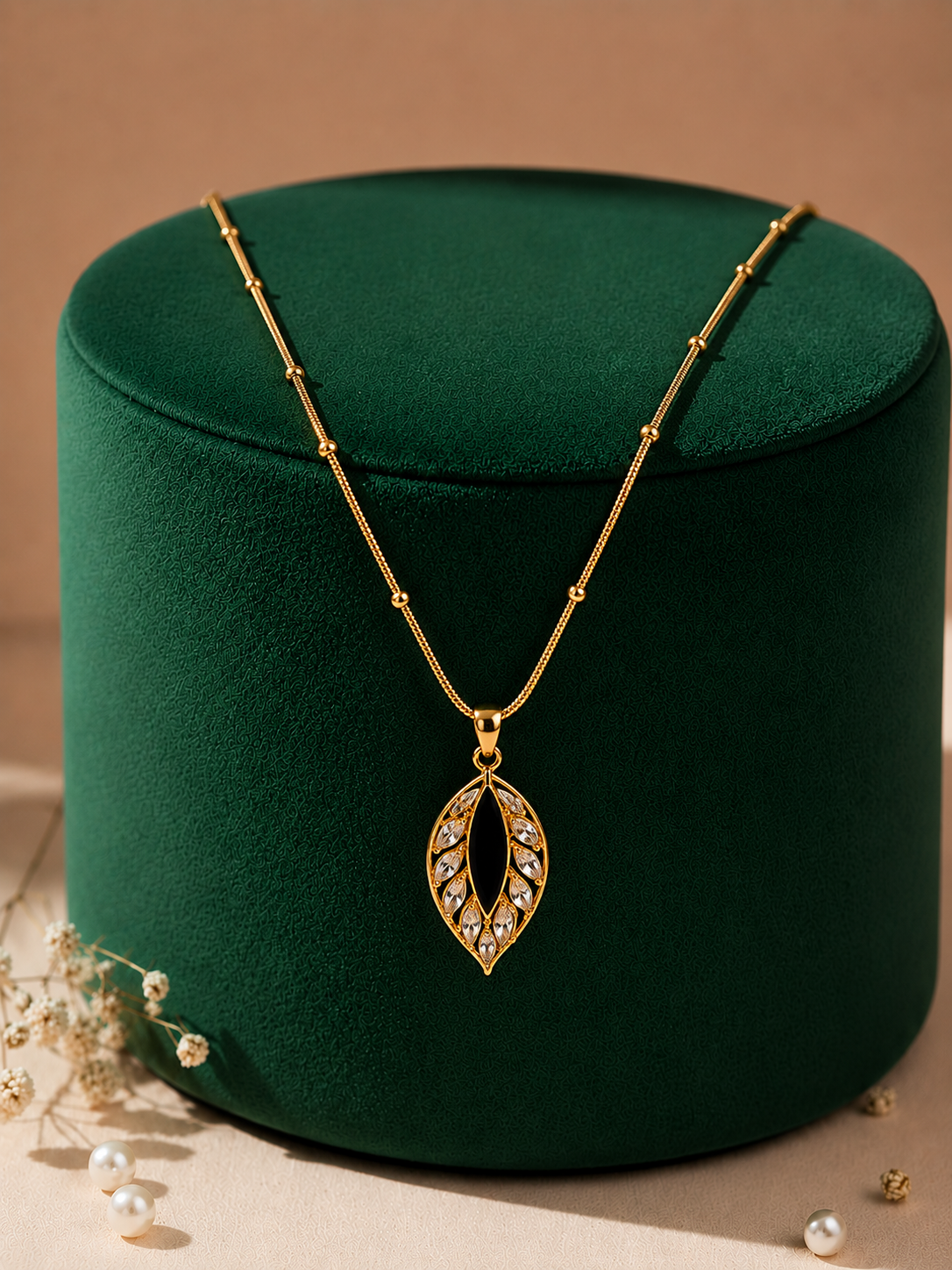 Anti tarnish leaf  neckless
