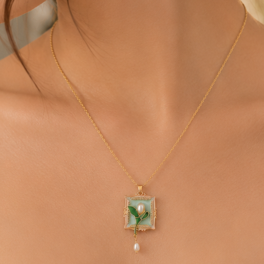 Anti Tarnish Floral Pearl Pendant Necklace for Women