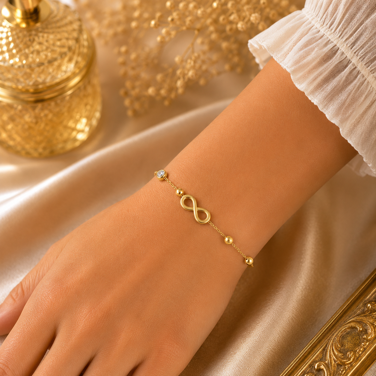 Kiyu Ziyu Infinity Charm Chain Bracelet
