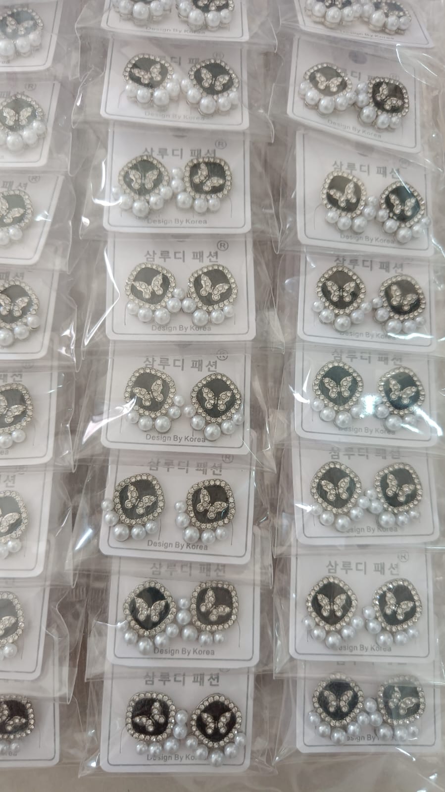 Korean Design Bee Black Earring