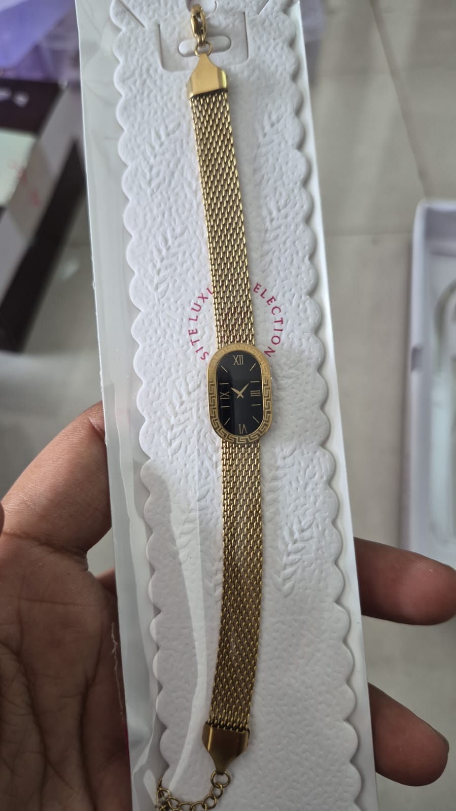 Retro Black & Gold Mesh Strap Watch