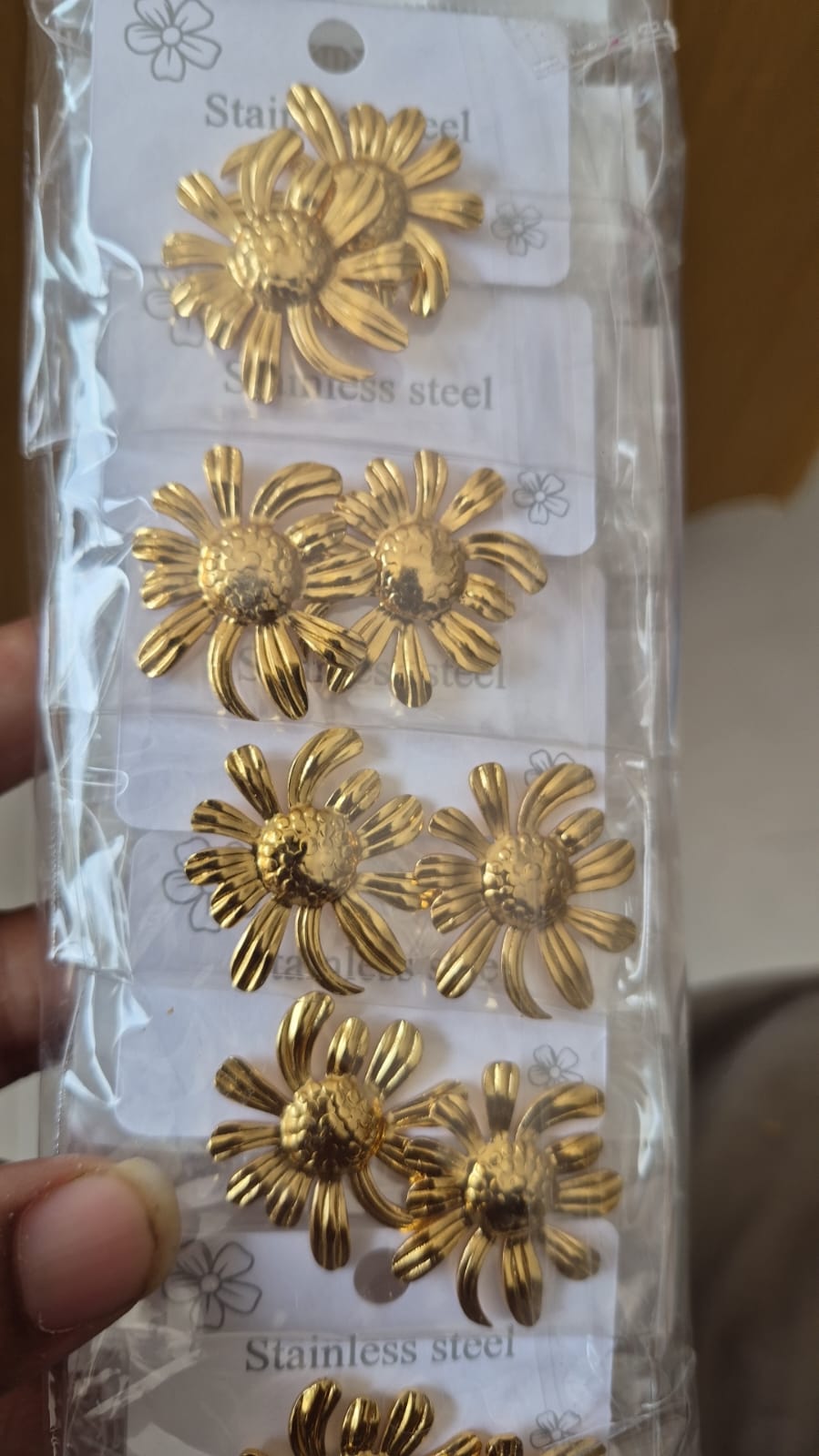 Anti tarnish sunflower erring