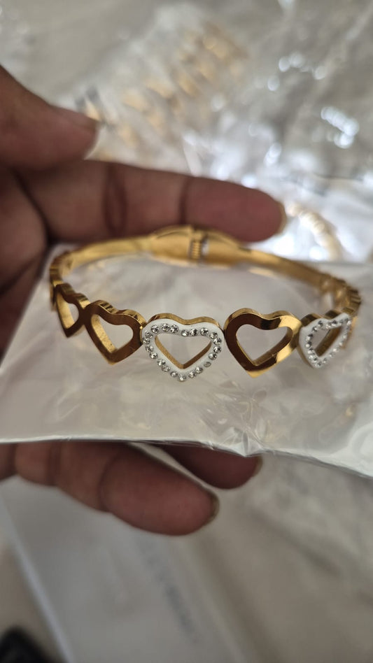 Anti tarnish heart bracelet