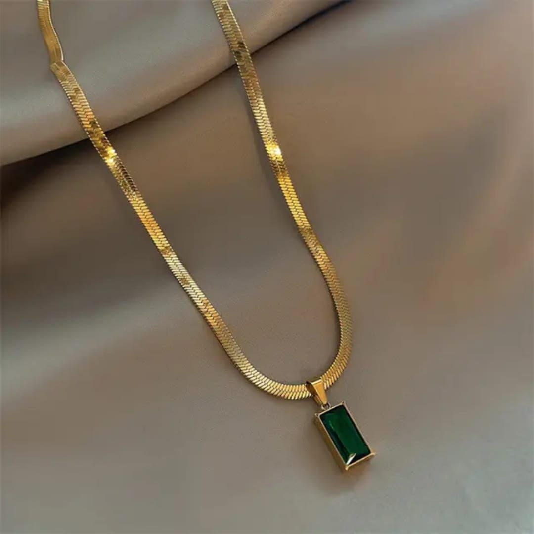 Emerald Green Stone Pendant Necklace ✨