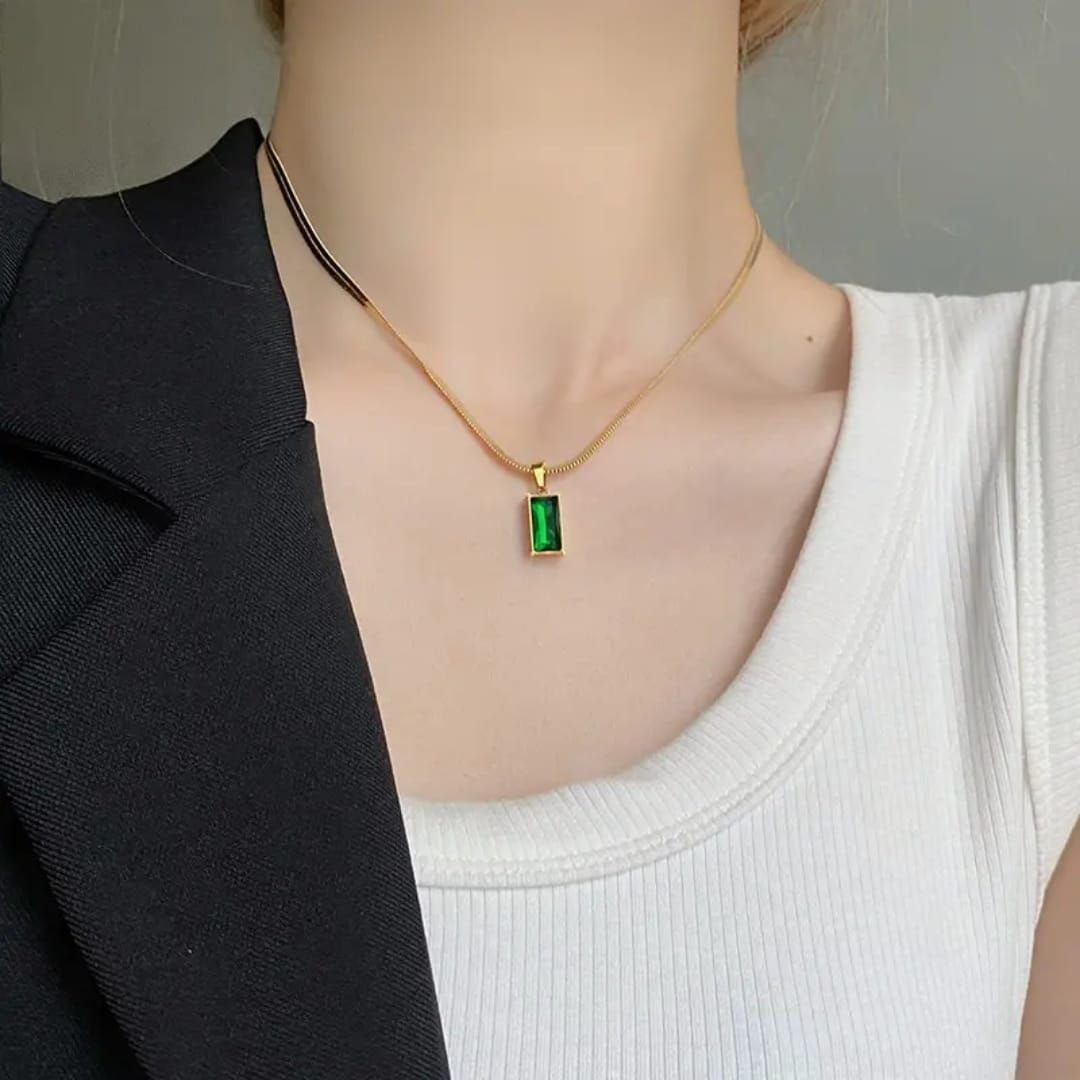 Emerald Green Stone Pendant Necklace ✨
