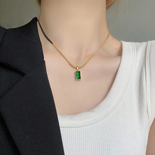 Emerald Green Stone Pendant Necklace ✨
