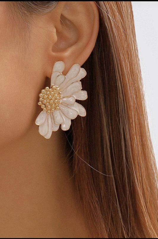 Korean Half Daisy Flower Earring